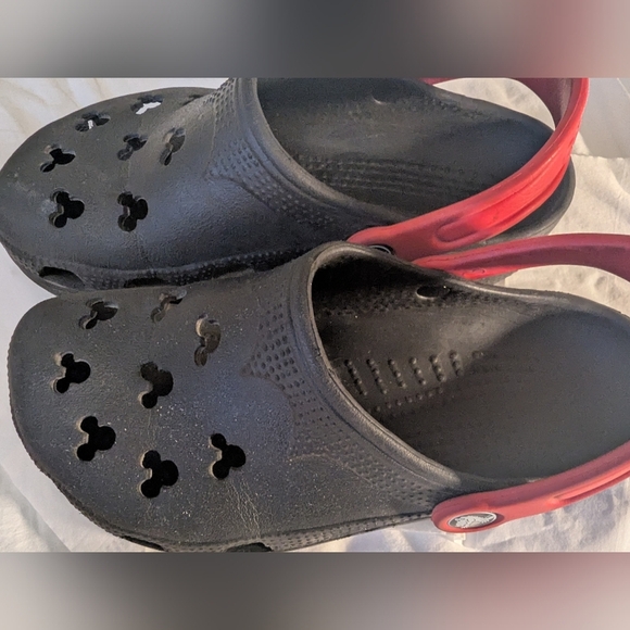 Disney Crocs MICKEY MOUSE Unisex Women 5 Men 3 Classic Clog Black Red EUC - Picture 7 of 10